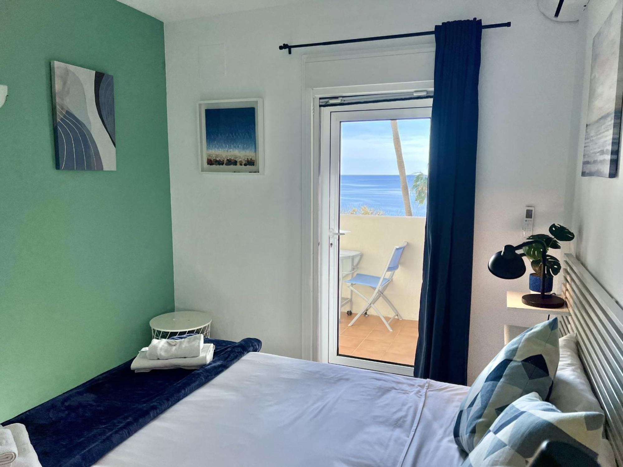 Appartement Modern Front Sea View In Benalbeach
