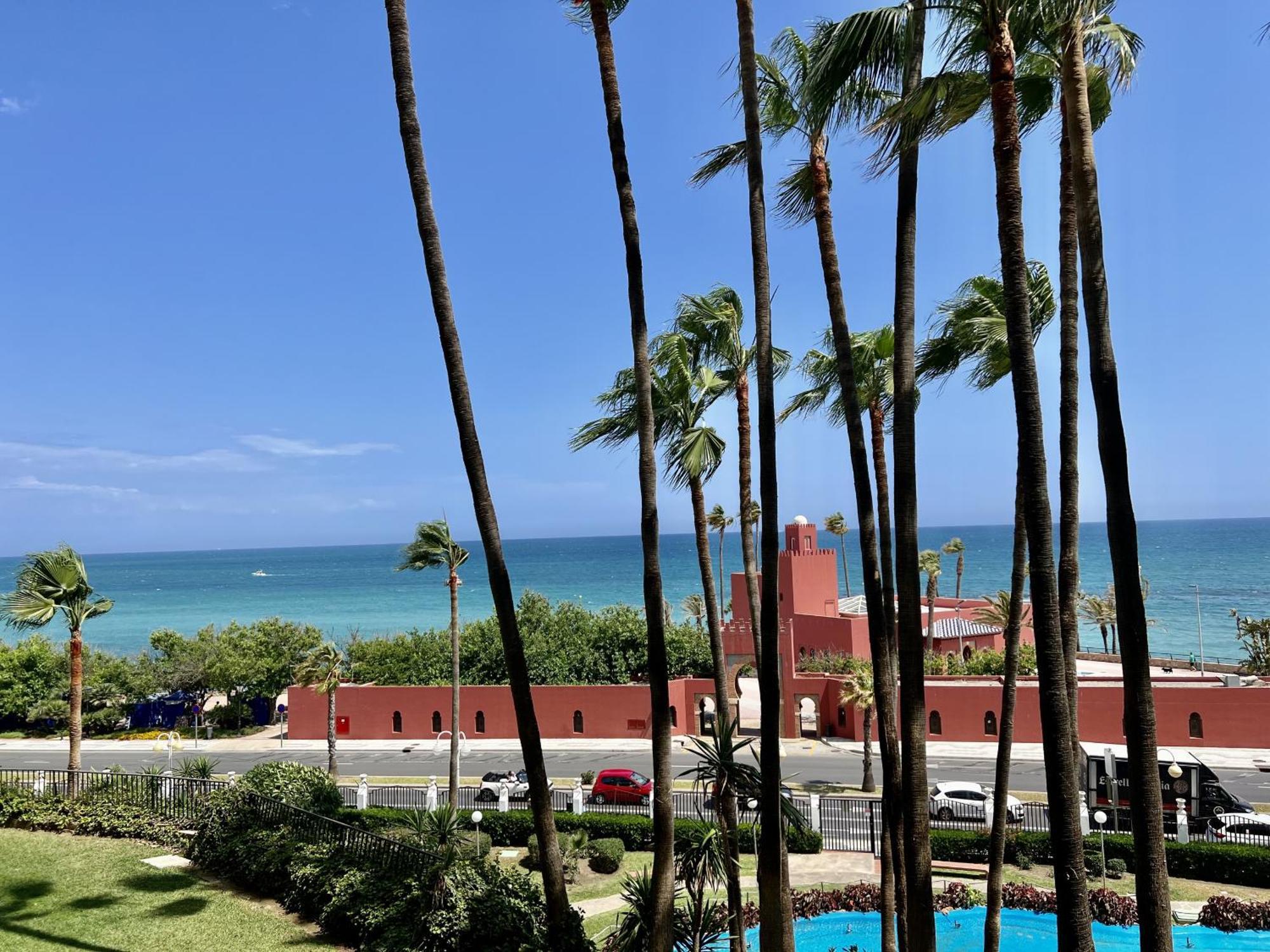 Appartement Modern Front Sea View In Benalbeach