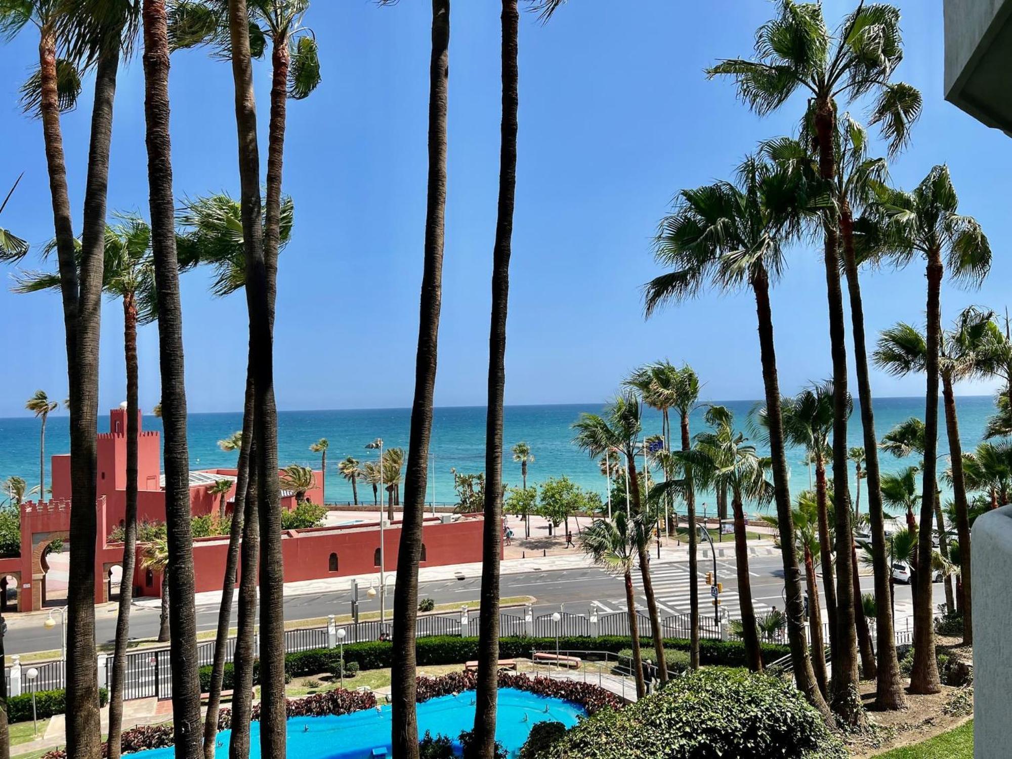 Appartement Modern Front Sea View In Benalbeach *