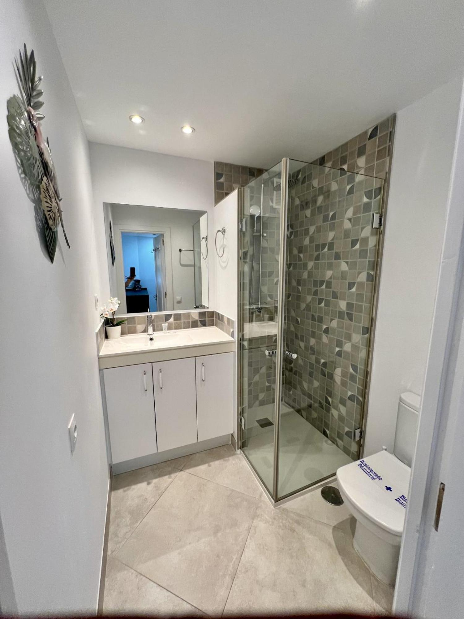 Modern Front Sea View In Benalbeach Appartement